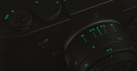Świeci w ciemności i kosztuje ponad 50 tysięcy złotych. Oto nowa wersja Leiki M Monochrom