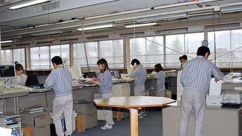 Pracownikom Canona nie wolno siadać!? 1