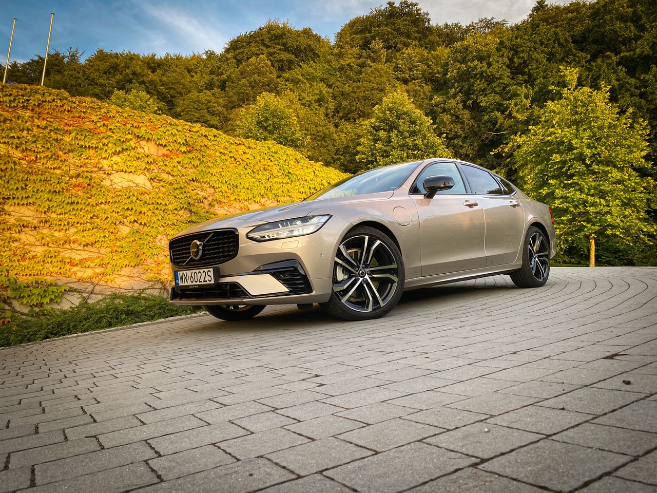 Volvo S90 T8