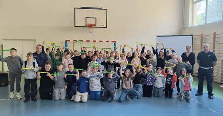 Płocka policja ruszyła z kolejną edycją projektu dla dzieci i rodziców - "Świecę przykładem – noszę odblaski".