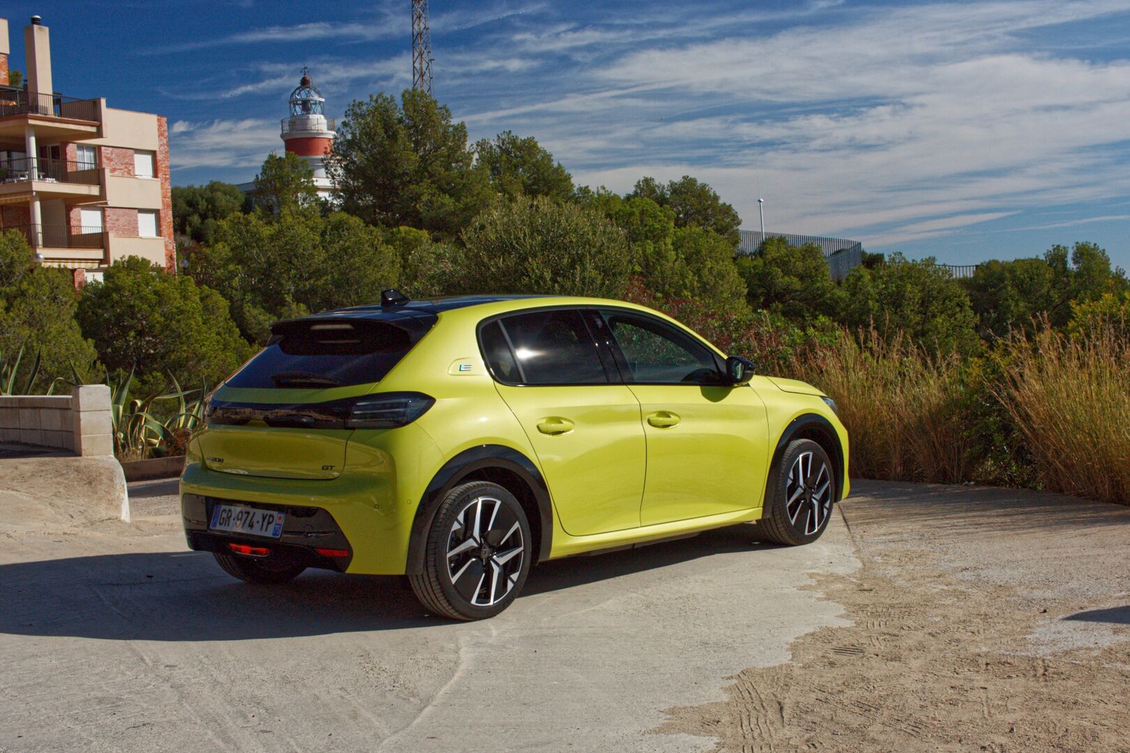 Peugeot e-208