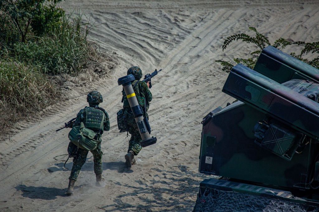 Chiny rozpoczynają manewry wokół Tajwanu. Wykorzystują ostrą amunicję