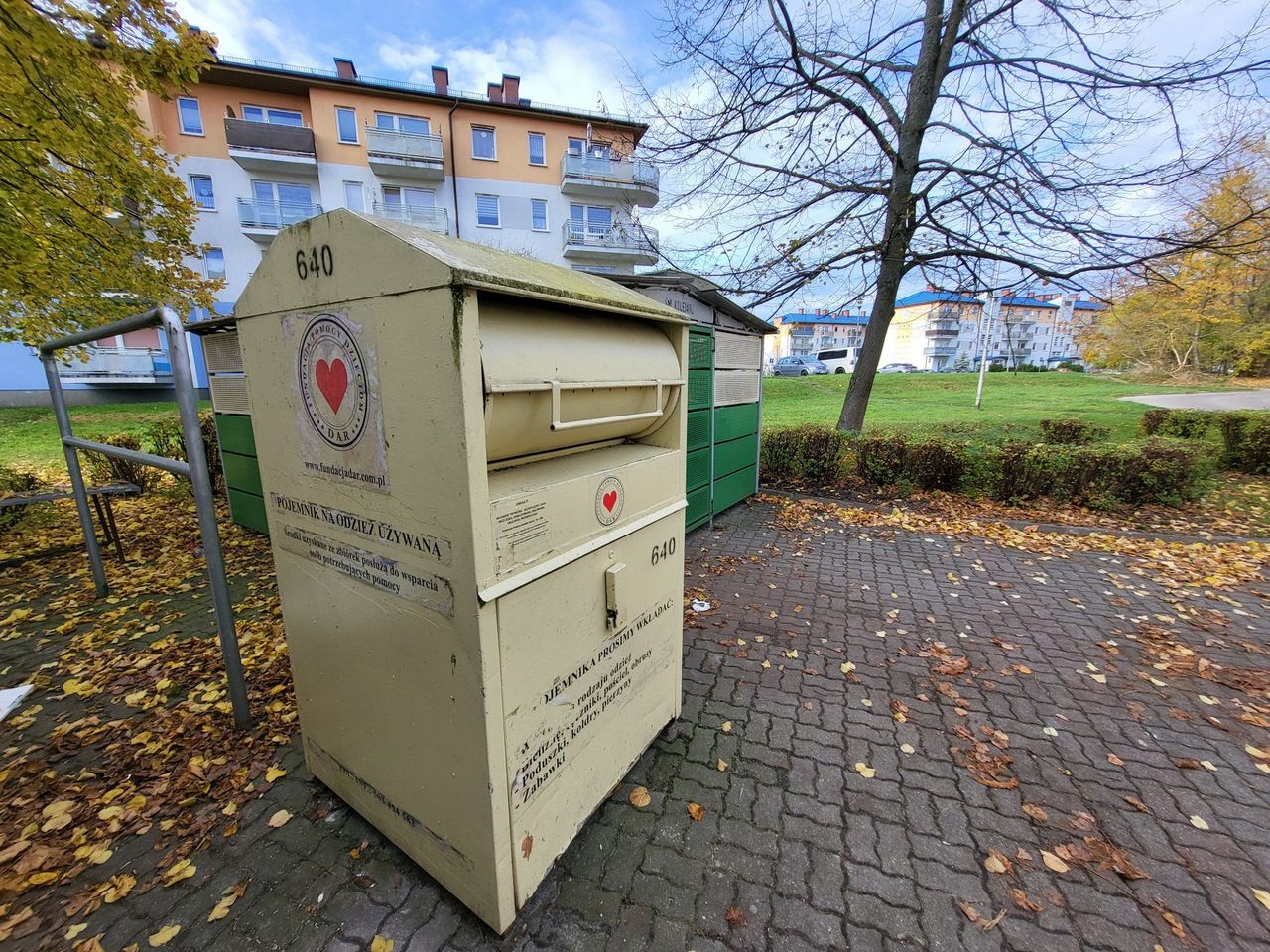 Słupsk: Mieszkańcy składają petycję. Proszą o kontenery na odzież