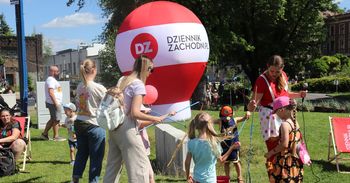 Dąbrowski Piknik Rodzinny z Dziennikiem Zachodnim: 80. urodziny w Fabryce Pełnej Życia.