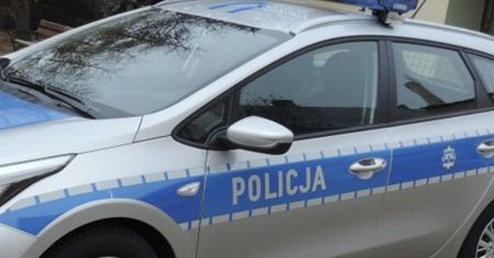 Atak na Tunezyjczyka. Dostał w głowę zgrzewką wody