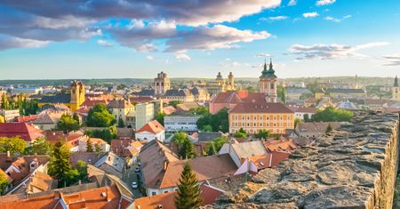 Miasto legend, wina i termalnych źródeł. Z Polski dojedziesz w 3,5 godz.