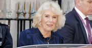 Królowa Camilla wychodzi ze szpitala, w którym operowano króla Karola III. Zdradziła, jak CZUJE SIĘ jej mąż (ZDJĘCIA)