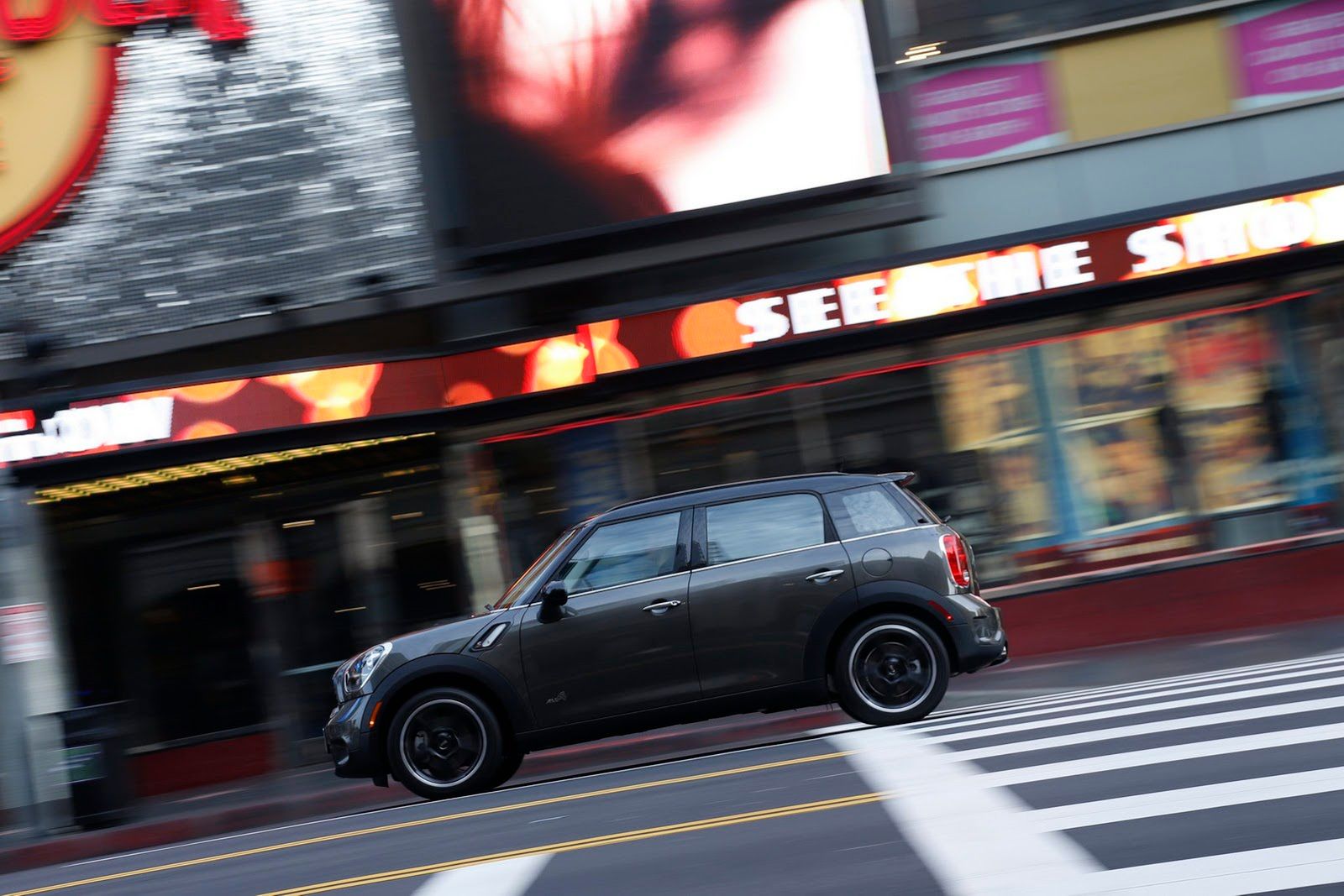 Galeria Mini jako celebracja sprzedaży półmilionowego egzemplarza w USA 17