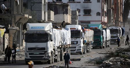 Oddech w zrujnowanej Strefie Gazy. Wjechało 200 ciężarówek z pomocą humanitarną