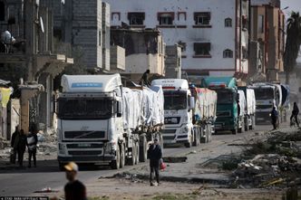 Oddech w zrujnowanej Strefie Gazy. Wjechało 200 ciężarówek z pomocą humanitarną