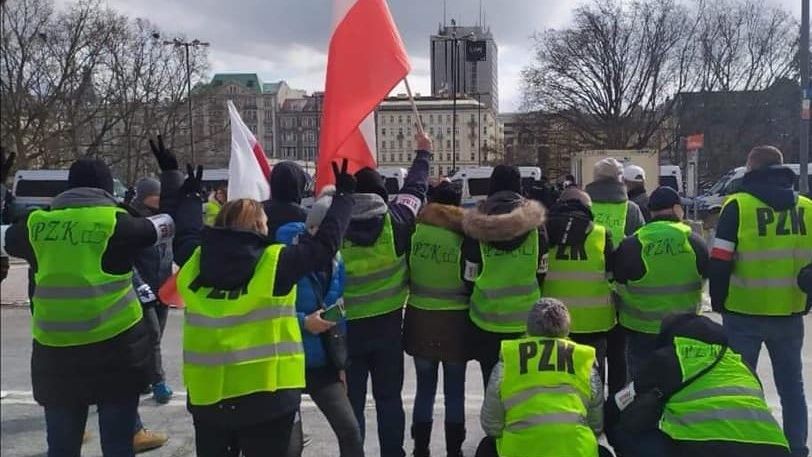 Polskie Żółte Kamizelki to grupa, która wcześniej związana była z Pawłem Tanajno 