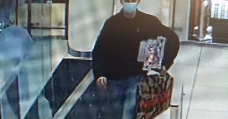 Kradzież w galerii handlowej w Lublinie. Policja szuka tego mężczyzny