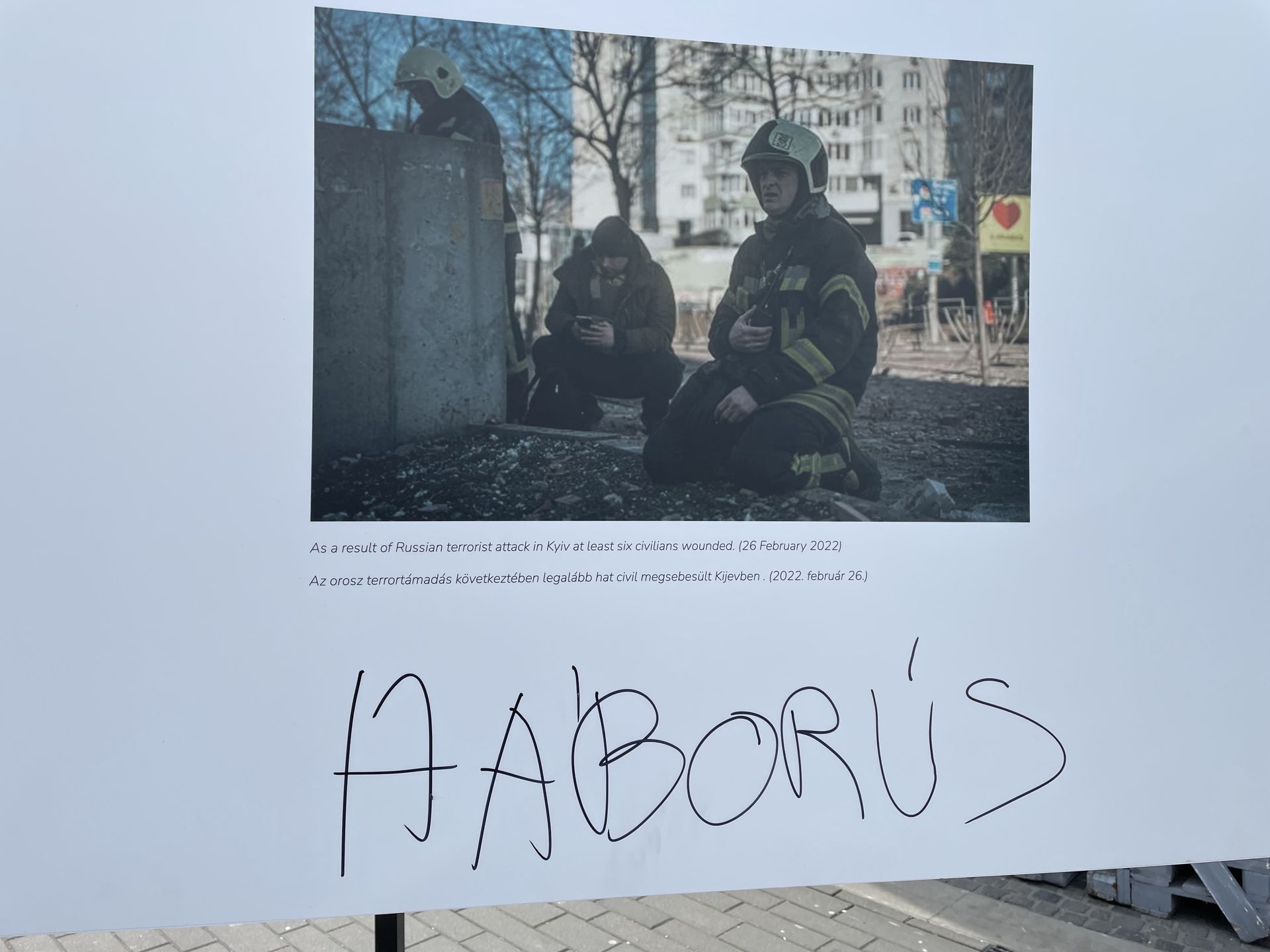 Zniszczona wystawa o rosyjskiej napaści na Ukrainę