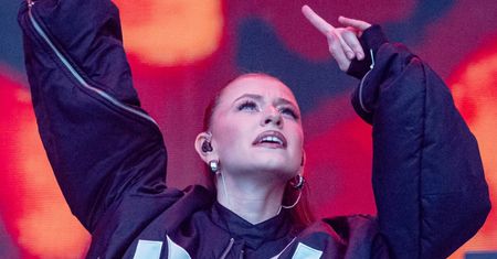 "Moje ciało oglądają z każdej strony jak lalkę". Bambi o presji i hejcie