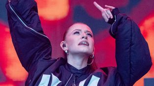 "Moje ciało oglądają z każdej strony jak lalkę". Bambi o presji i hejcie