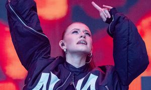 "Moje ciało oglądają z każdej strony jak lalkę". Bambi opisuje ciężkie życie gwiazd