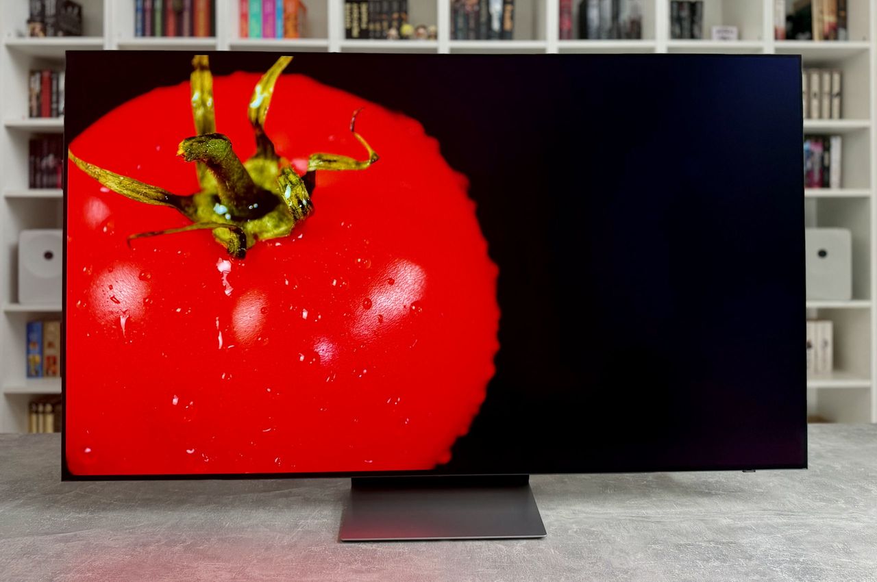 Samsung OLED S90H.