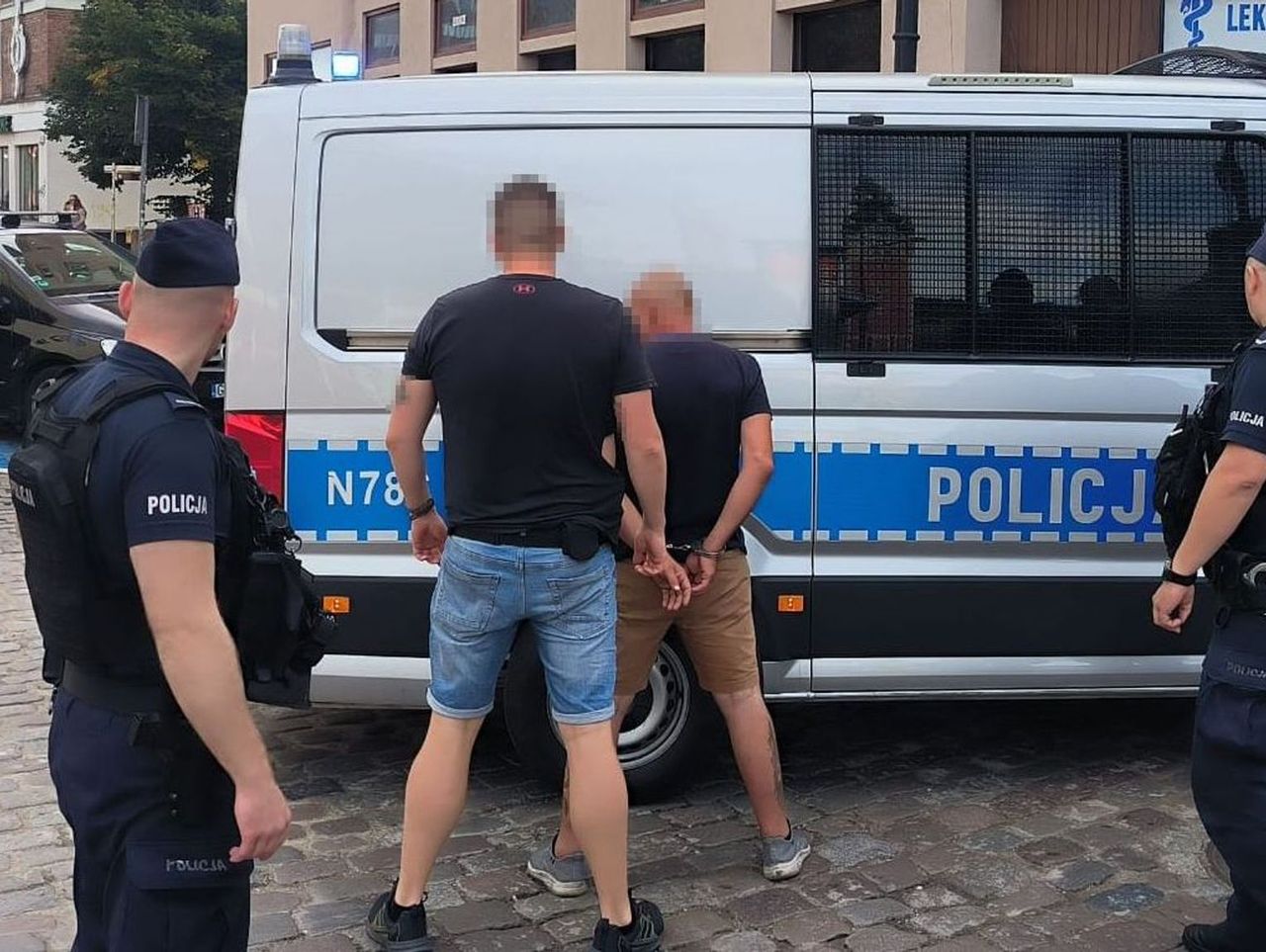 Gdańsk: "Koleżeńska" kradzież w trakcie libacji. Sprawcy zatrzymani