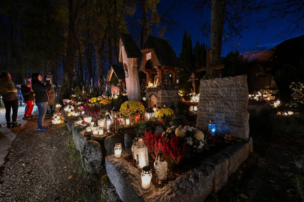 Kwiaty za życia czy kwiaty po śmierci? - Refleksja po Święcie Zmarłych