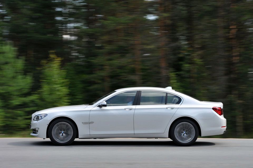 BMW serii 7 na rok 2013 - megagaleria niemieckiego okrętu flagowego 13