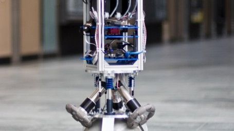 Rezero - robot poruszający się na kuli 1