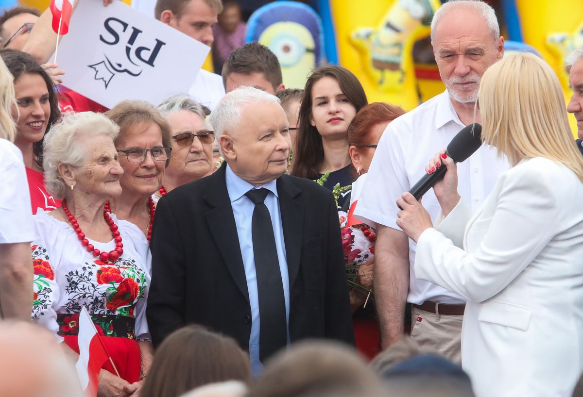 Jarosław Kaczyński podczas pikniku wyborczego w Stawiskach. W podobnych "bastionach PIS' patria traci lokalne poparcie