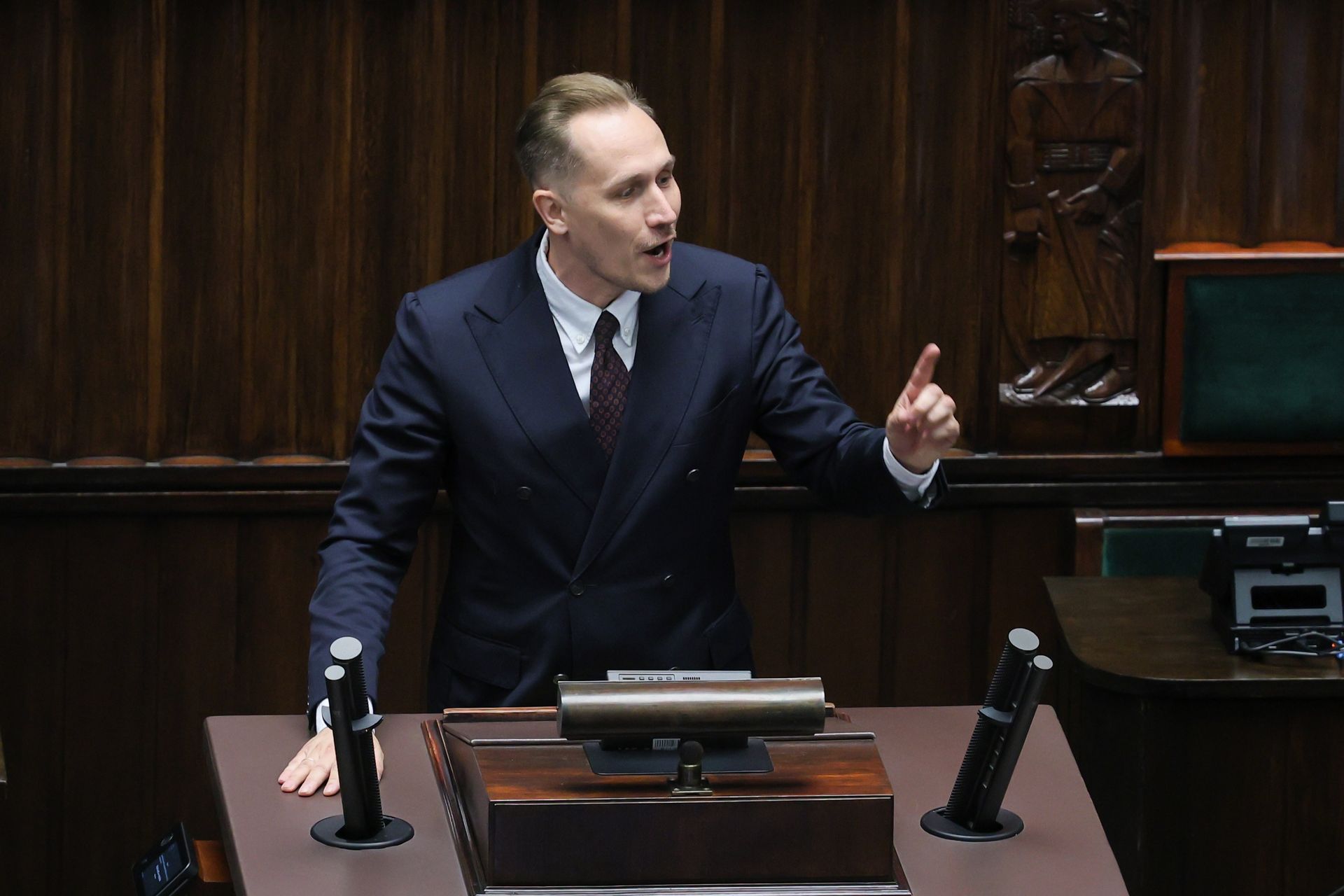 Skandal w Sejmie: flaga Izraela ze swastyką, prokuratura w akcji