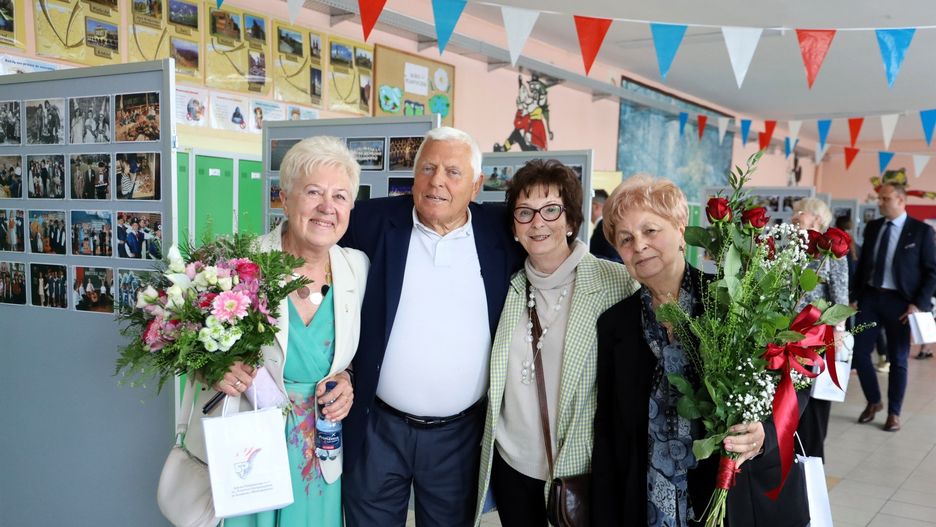 &#34;Ten kto uczył się w tej szkole, wraca do niej myślą swą&#34;. Jubileusz 80-lecia Szkoły Podstawowej nr 1 im. Polskich Olimpijczyków w Grodzisku Wielkopolskim