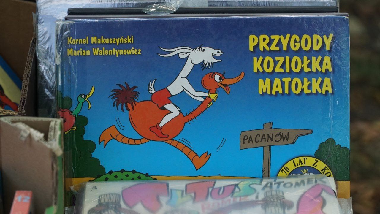 Łódź: Skarby z dawnych lat na Księżym Młynie. Biżuteria, porcelana i komiksy wciąż przyciągają tłumy