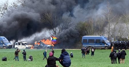 Rolnicy rozwścieczyli Francuzów. Doszło do bitwy [ZDJĘCIA]