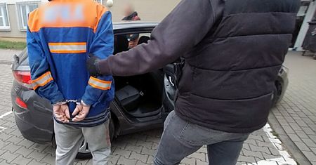 Zorganizowana grupa przestępcza rozbita. Kradli auta i wyłudzali odszkodowania