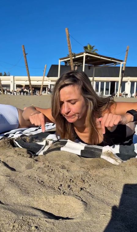 Joanna Koroniewska na plaży