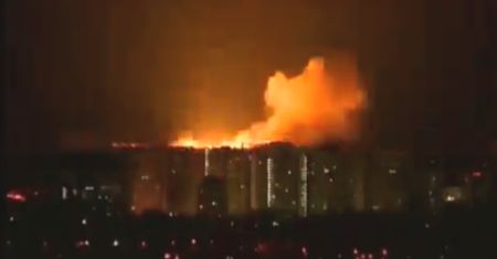 Na Kijów spadł Iskander. Potężna eksplozja. Nagranie przeraża