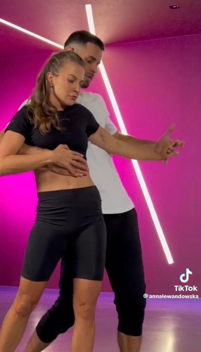 Anna Lewandowska podczas treningu bachaty
