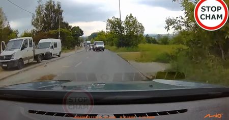 Wszystko się nagrało. Tak się spieszył, że ruszył na czołówkę