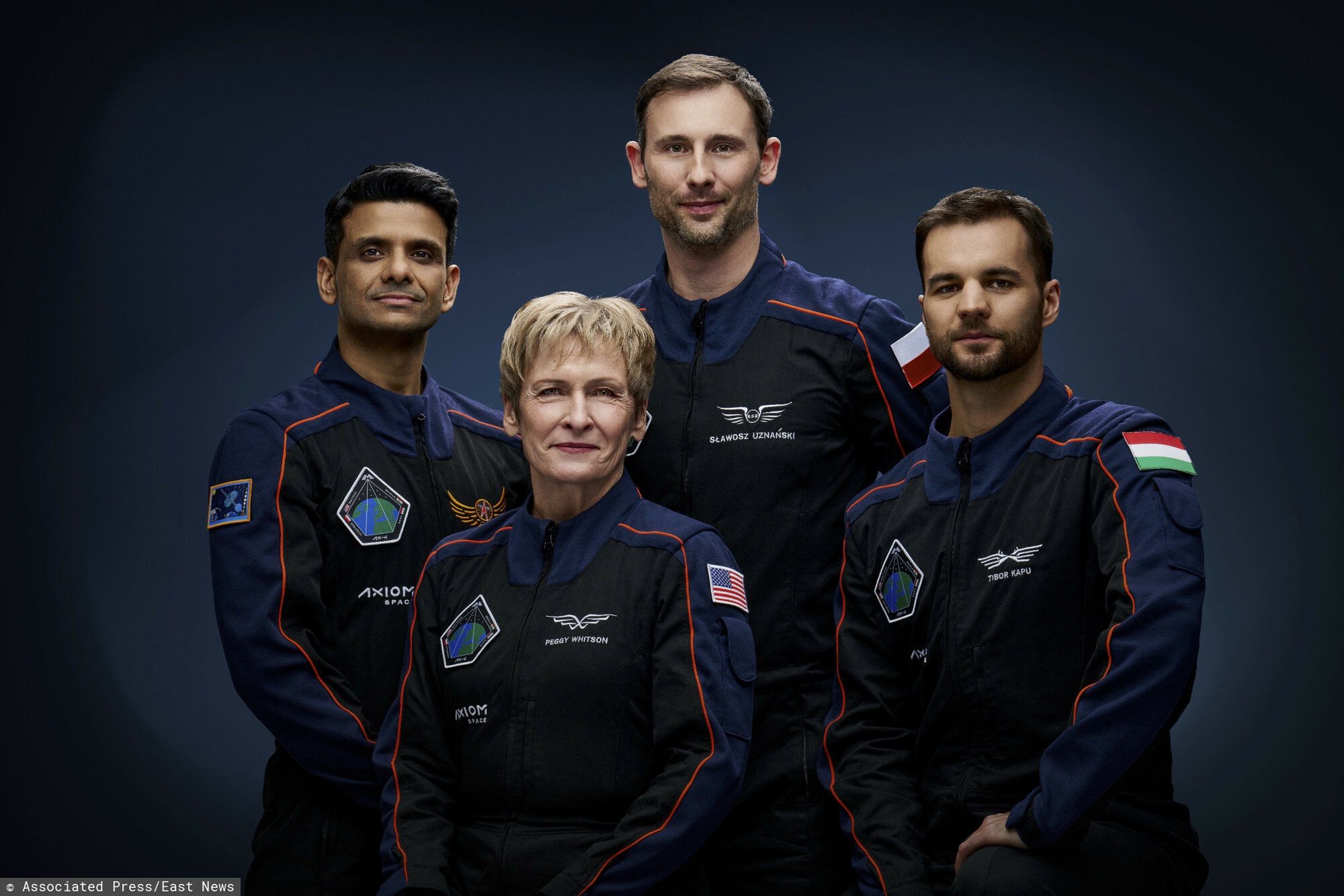 Sławosz Uznański i pozostali kosmonauci w statku Dragon SpaceX