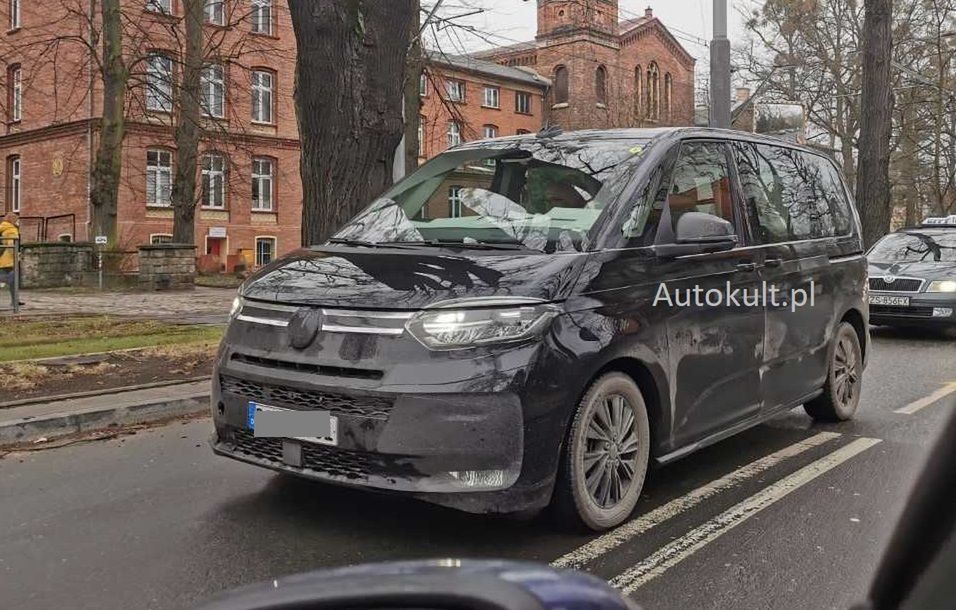 VW T7 sfotografowany na ulicach Szczecina. Debiut już niebawem