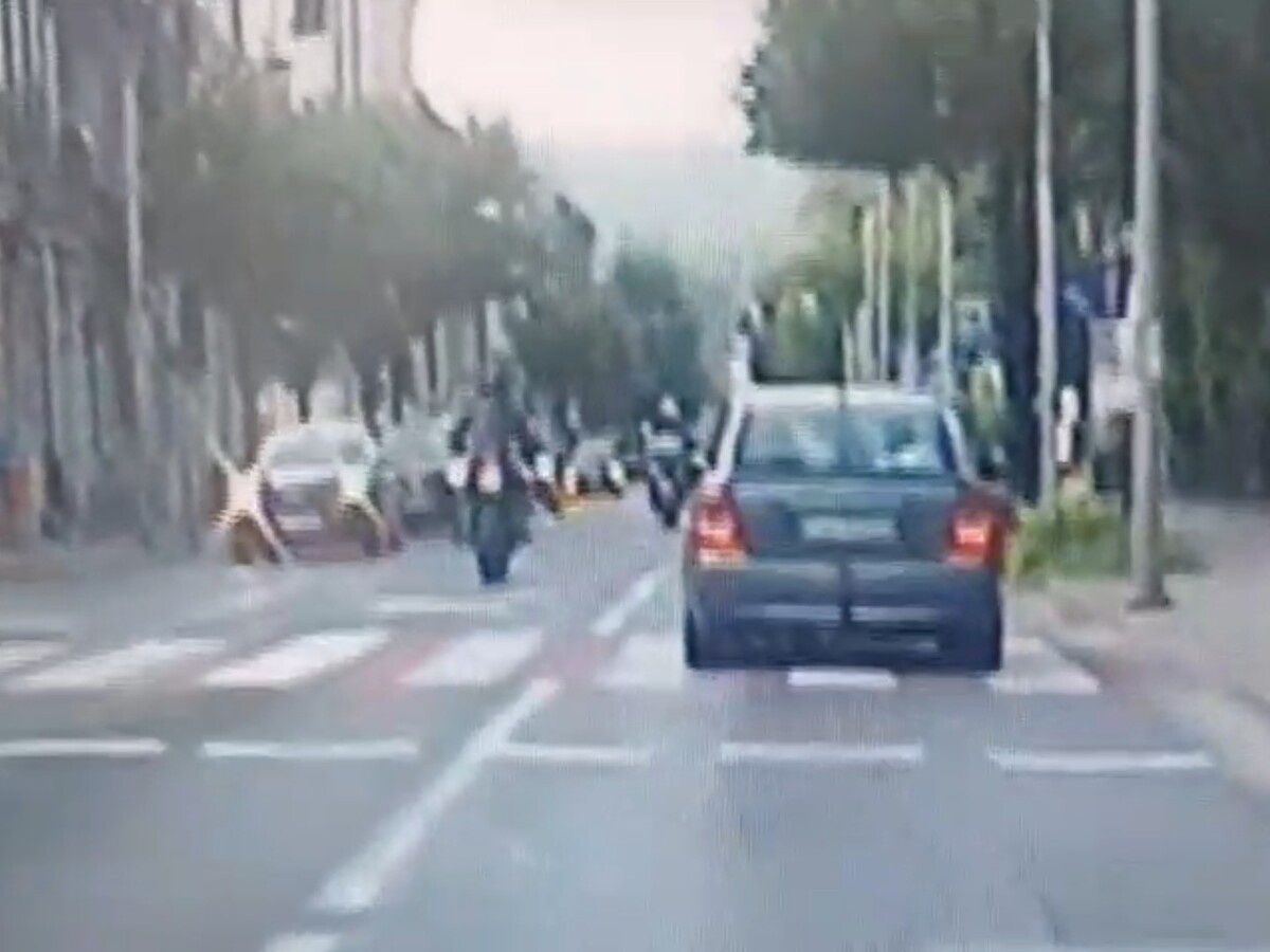 Motocyklista na jednym kole w Przemyślu. Policja nie miała litości – 1500 zł mandatu i 3 miesiące bez prawa jazdy