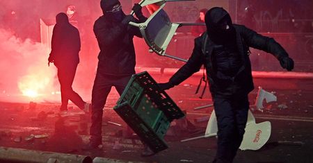 Uliczna bitwa w Turynie. Meloni: To wrogowie państwa