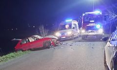 Zderzenie samochodu z ciągnikiem. Nie żyje jedna osoba