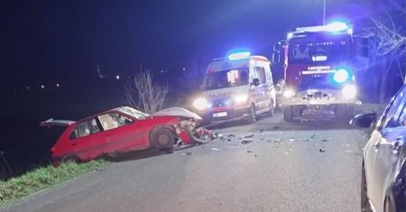 Zderzenie samochodu z ciągnikiem. Nie żyje jedna osoba