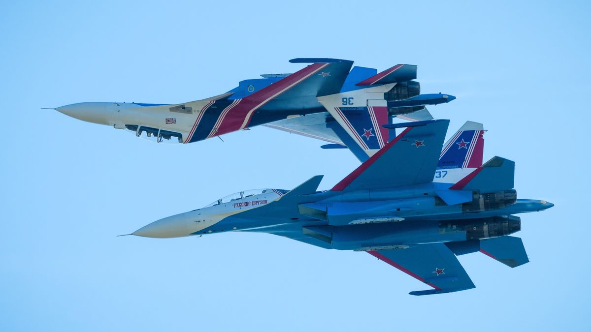 Aerobatic display team "Russian Knights"
Moscow Region - July 21, 2017: Aerobatic display team "Russian Knights" on Su-30SM performs a trick at the International Aviation and Space Salon (MAKS) in Zhukovsky.
scaliger
aeronautic, air, international, multirole, russian, salon, su, su-30, su-30sm, zhukovsky, knights, vityazi, russkie