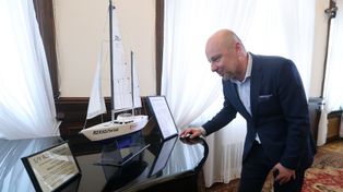 Rzeszów: Model "Rzeszowiaka" trafił do ratusza. Miasto wspomoże finansowo remont jachtu