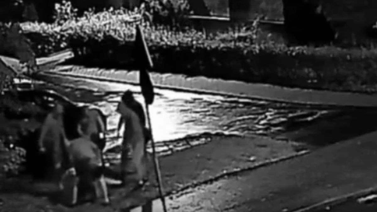 Nagranie z monitoringu miejskiego utrwaliło brutalny atak w Nowej Hucie w Krakowie