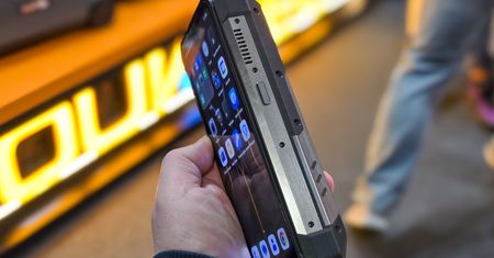 Oukitel WP100 Titan. Smartfon z baterią 33 000 mAh