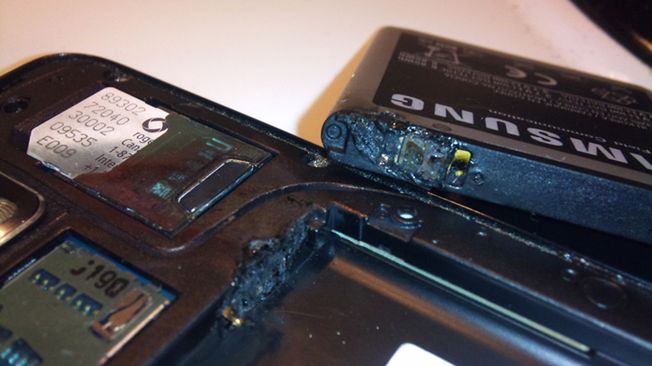 Nie tylko iPhone lubi ogień, Galaxy S II również [zdjęcia] 1