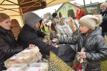 Sieradz: Kiermasz Świąteczny przy kościele św. Wojciecha