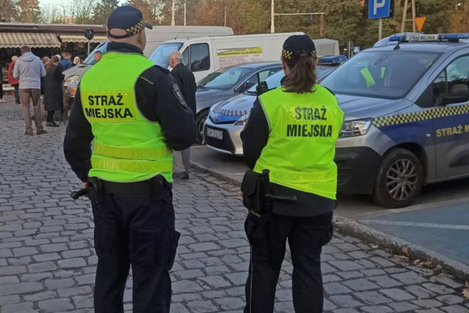 Będą przymykali oko na znak. Proboszcz prosi, komendant zleca