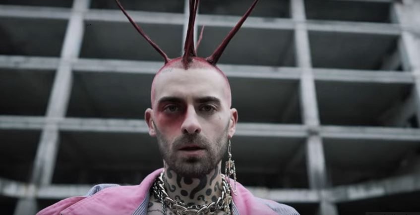 Quebonafide w klipie "Teen Kasia"