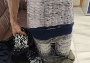 Wpadł na lotnisku. Całe ciało oklejone kulkami haszyszu